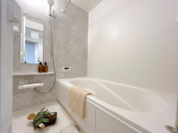 スタイリッシュな浴室で1日の疲れをゆったり癒されるのもいいですね。