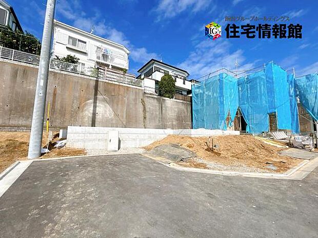 前面道路を含めた現地写真です。ぜひ周辺環境も併せてご覧ください。