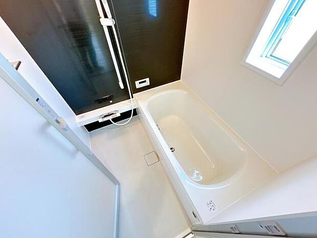 スタイリッシュな浴室で1日の疲れをゆったり癒されるのもいいですね。