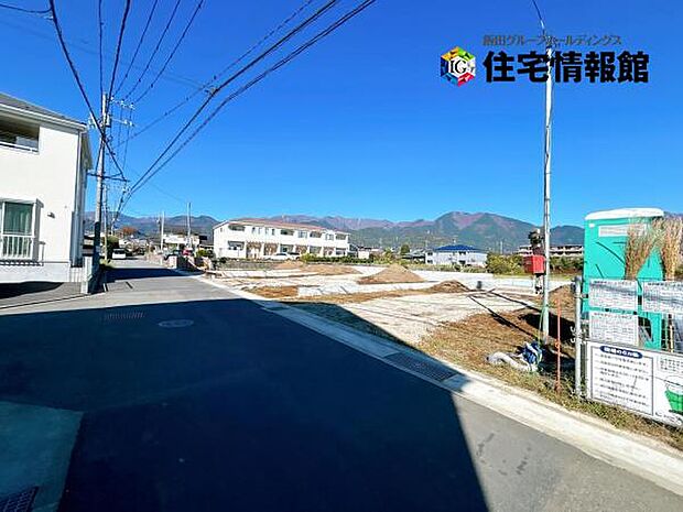 前面道路を含めた現地写真です。ぜひ周辺環境も併せてご覧ください。