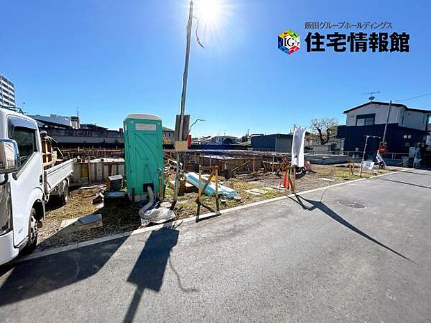 前面道路を含めた現地写真です。ぜひ周辺環境も併せてご覧ください。