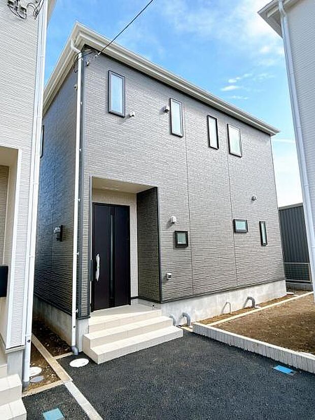 小田急小田原線『秦野』駅まで徒歩13分の便利な立地です。