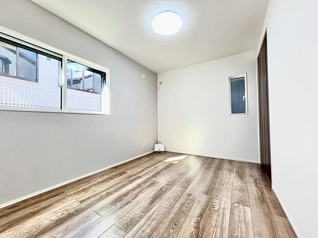 1階の洋室です、自分好みのアレンジで居心地の良い空間になりそうです。