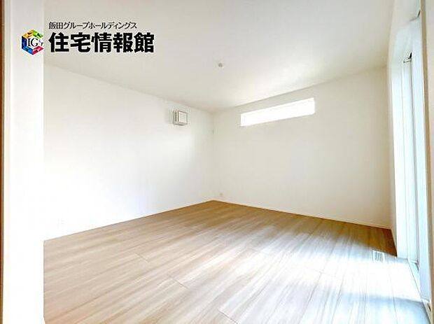 ご家族みんながゆったりくつろげる広々リビングです。