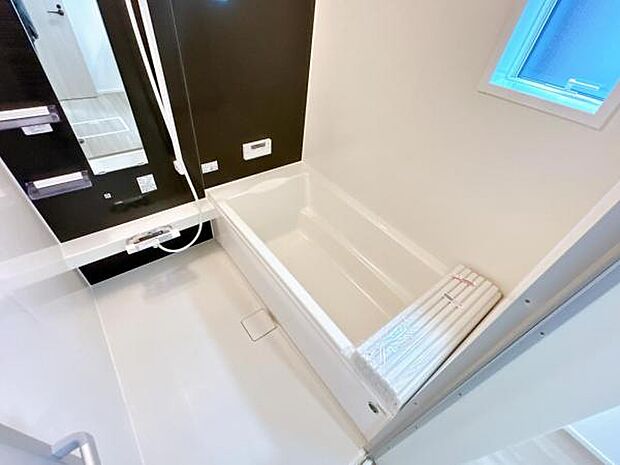 スタイリッシュな浴室で1日の疲れをゆったり癒されるのもいいですね。