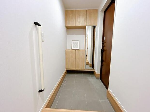 綺麗で明るい玄関でお客様をお迎えいただけます。
