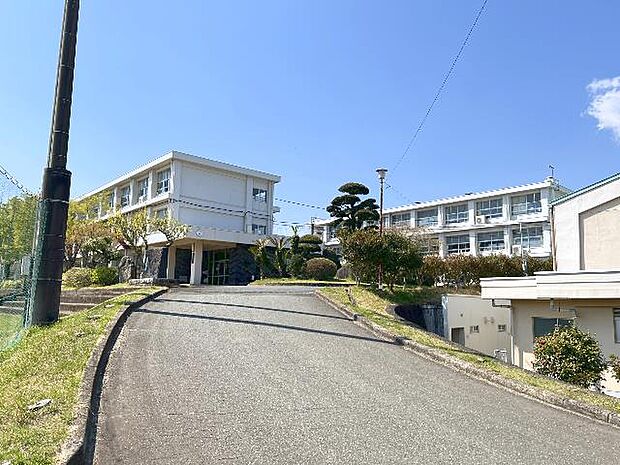 中井町立中井中学校まで約1250m(徒歩16分)