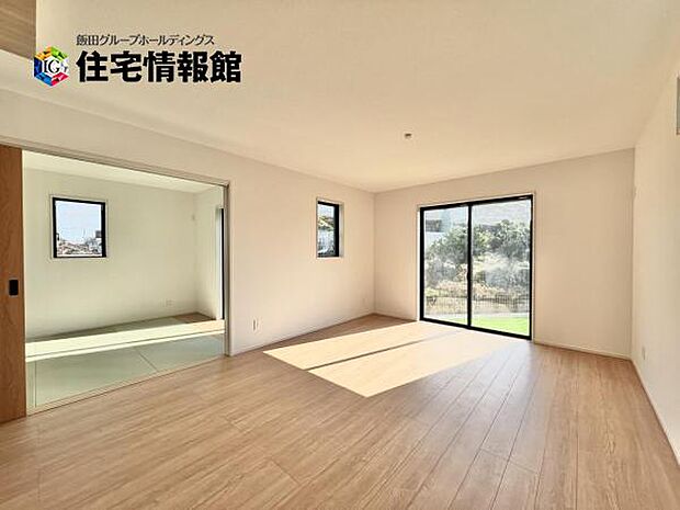 ご家族が集うLDKは約17帖の広さ、団らんの空間です。