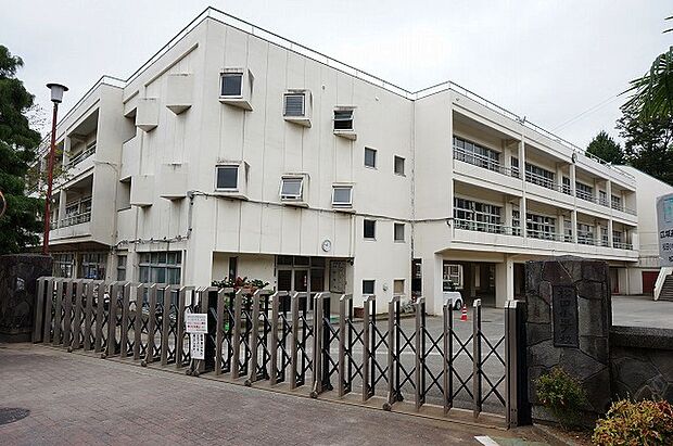 松田町立松田小学校まで約340m(徒歩5分)