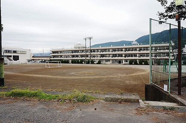 松田町立松田中学校まで約480m（徒歩6分）