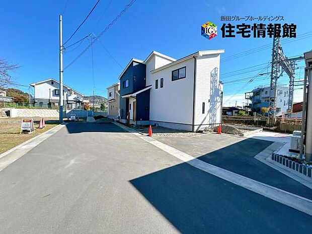 前面道路を含めた現地写真です。ぜひ周辺環境も併せてご覧ください。