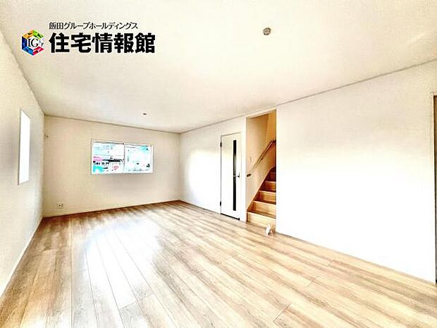 ご家族が集うLDKは約19帖の広さ、団らんの空間です。