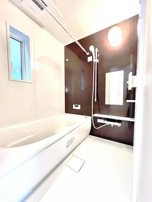 スタイリッシュな浴室で1日の疲れをゆったり癒されるのもいいですね。