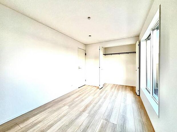 いつでもお部屋をスッキリお使い頂ける収納スペースを設置。