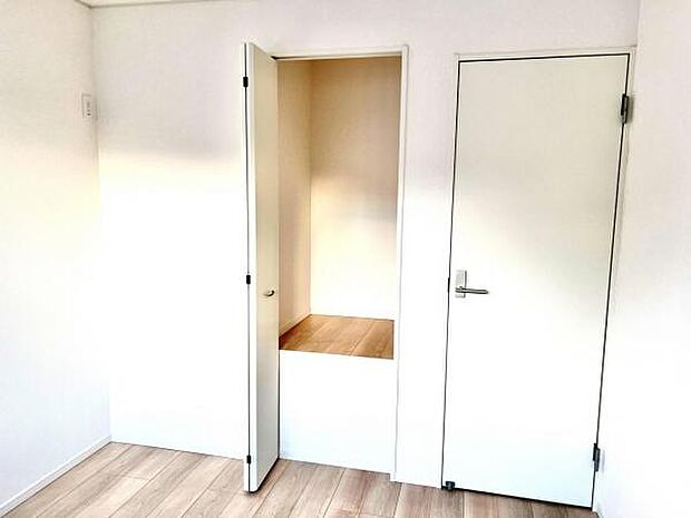 中の物を確認しやすく、取り出しやすい収納スペース。お部屋を広々とお使いいただけます。