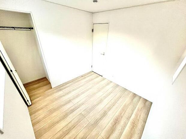 いつでもお部屋をスッキリお使い頂ける収納スペースを設置。