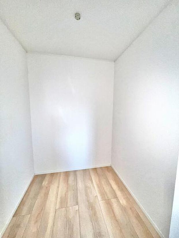 ウォークインクローゼット付きで収納も豊富。お部屋のスペースを有効的に使えそうですね。