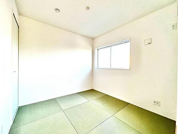 リビングと続き間の和室です。客間、晩酌、家族団らんなど色々使えますね。