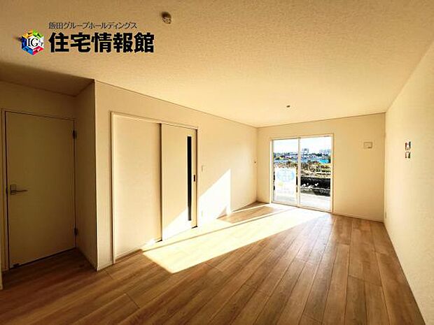 家族団らんの場所としてゆったりと居心地の良いリビングです。