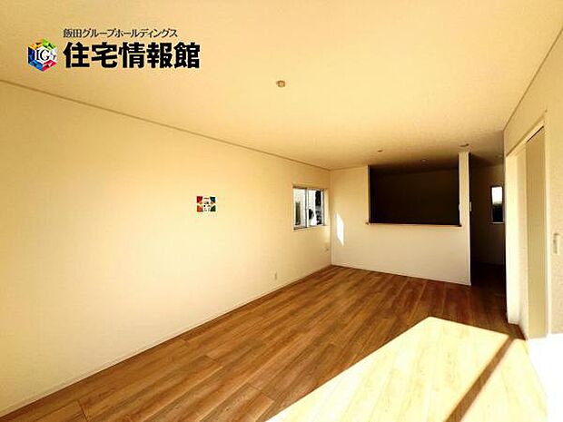 暖かな日差しが差し込むリビングダイニングです。