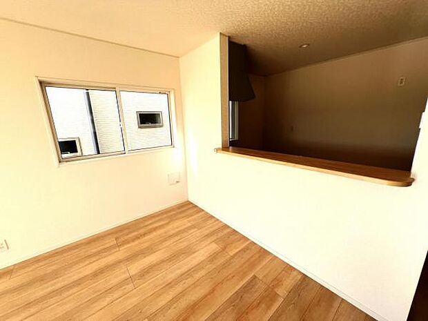 ご家族でゆったり食事が楽しめるダイニングスペースです。