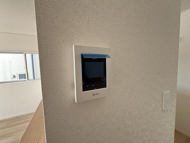 訪問者を確認できるTVモニター付きインターフォンです。