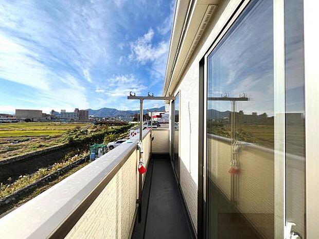 お洗濯ものを気持ち良く太陽の光で干せるのが嬉しいですね。