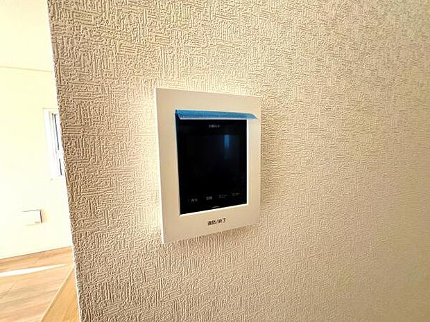 訪問者を確認できるTVモニター付きインターフォンです。