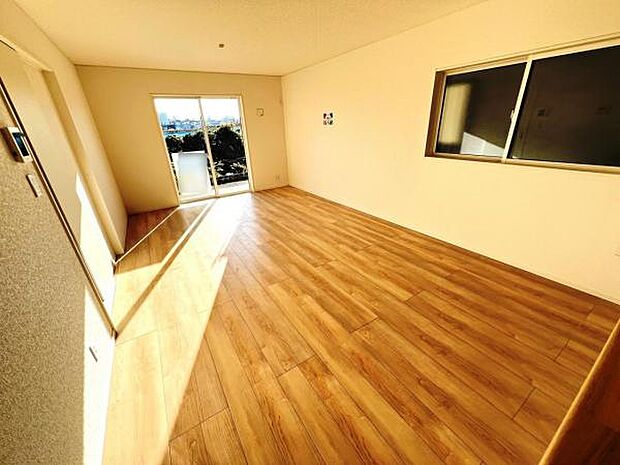 ご家族が集うLDKは約18帖の広さ、団らんの空間です。