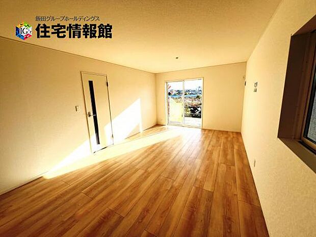 ご家族が集うLDKは約18帖の広さ、団らんの空間です。