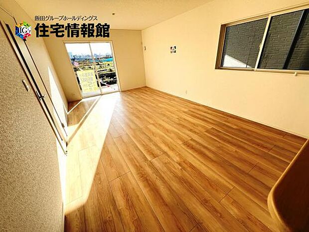 暖かな日差しが差し込むリビングダイニングです。