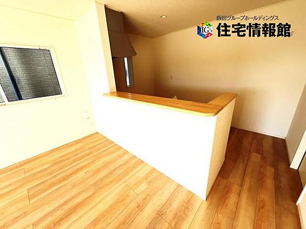 カウンターキッチン越しに会話も楽しめるダイニングキッチン。