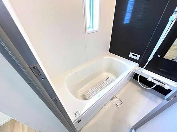 スタイリッシュな浴室で1日の疲れをゆったり癒されるのもいいですね。