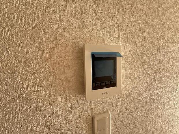 訪問者を確認できるTVモニター付きインターフォンです。