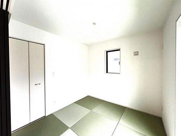 中の物を確認しやすく、取り出しやすい収納スペース。お部屋を広々とお使いいただけます。