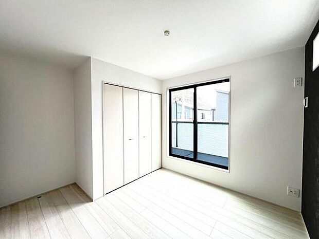 いつでもお部屋をスッキリお使い頂ける収納スペースを設置。