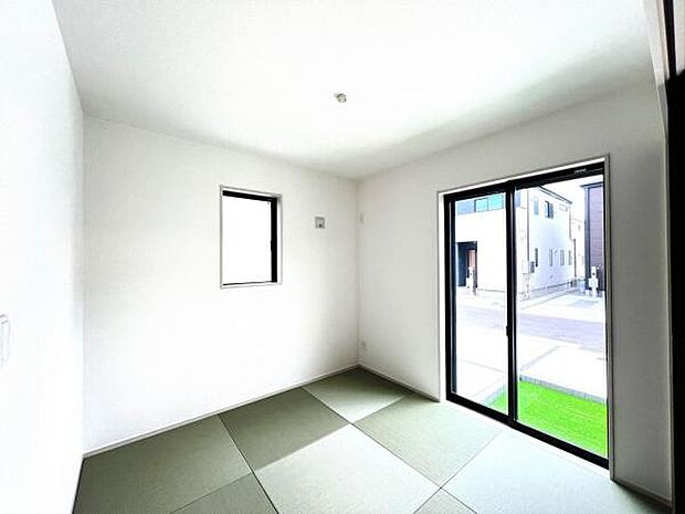 リビングと続き間の和室です。客間、晩酌、家族団らんなど色々使えますね。