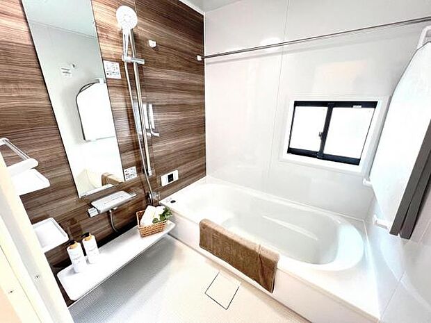 スタイリッシュな浴室で1日の疲れをゆったり癒されるのもいいですね。