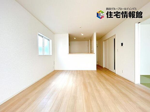 暖かな日差しが差し込むリビングダイニングです。