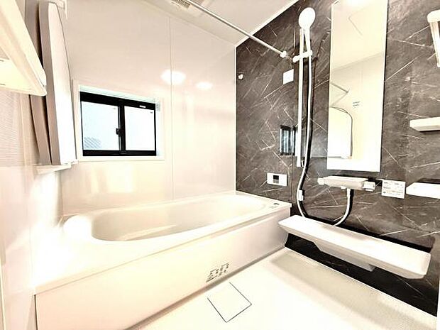 スタイリッシュな浴室で1日の疲れをゆったり癒されるのもいいですね。