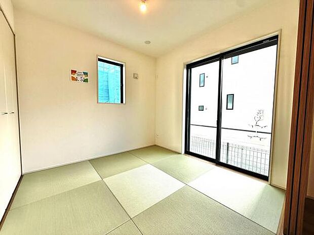 リビングと続き間の和室です。客間、晩酌、家族団らんなど色々使えますね。