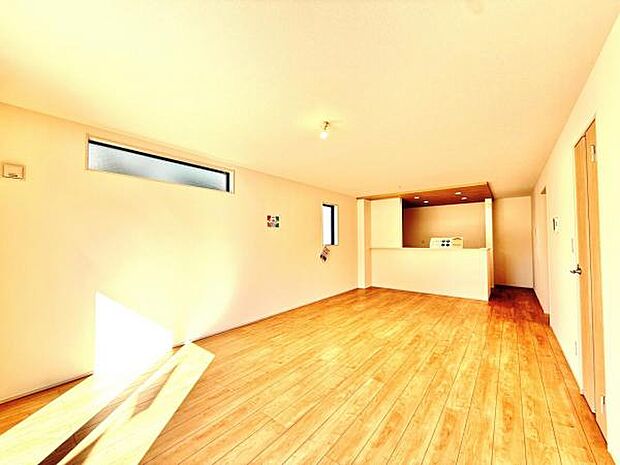 ご家族でゆったり食事が楽しめるダイニングスペースです。