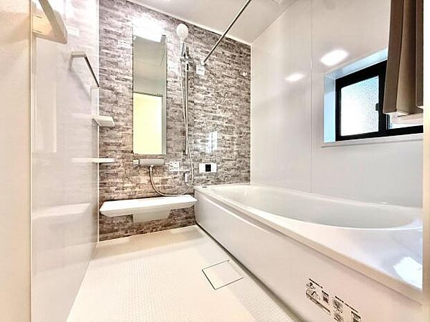 スタイリッシュな浴室で1日の疲れをゆったり癒されるのもいいですね。