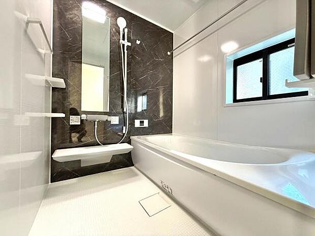 スタイリッシュな浴室で1日の疲れをゆったり癒されるのもいいですね。