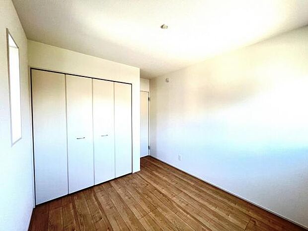 いつでもお部屋をスッキリお使い頂ける収納スペースを設置。