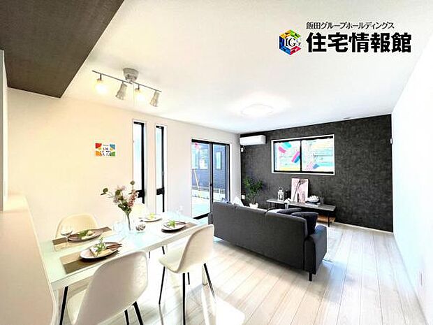 暖かな日差しが差し込むリビングダイニングです。