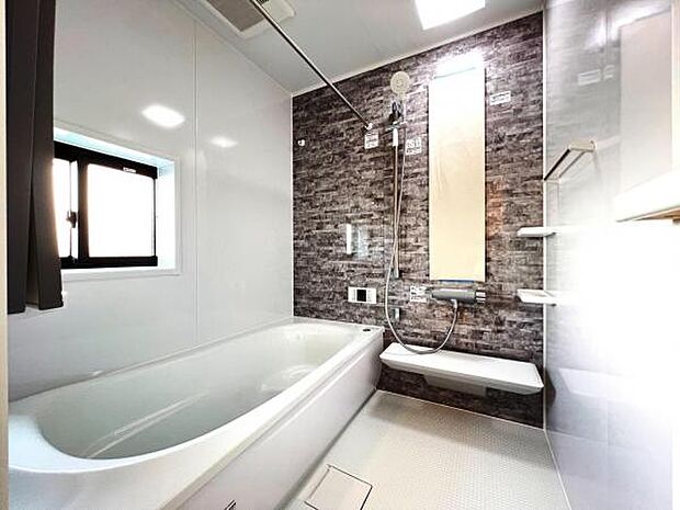 スタイリッシュな浴室で1日の疲れをゆったり癒されるのもいいですね。