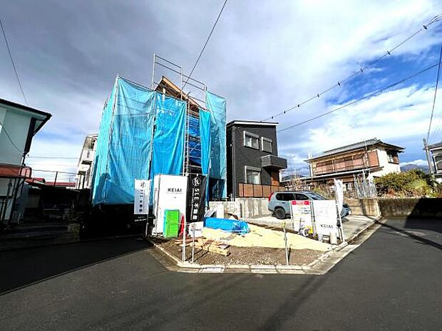 前面道路を含めた現地写真です。ぜひ周辺環境も併せてご覧ください。