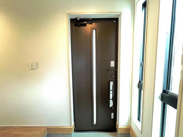 綺麗で明るい玄関でお客様をお迎えいただけます。