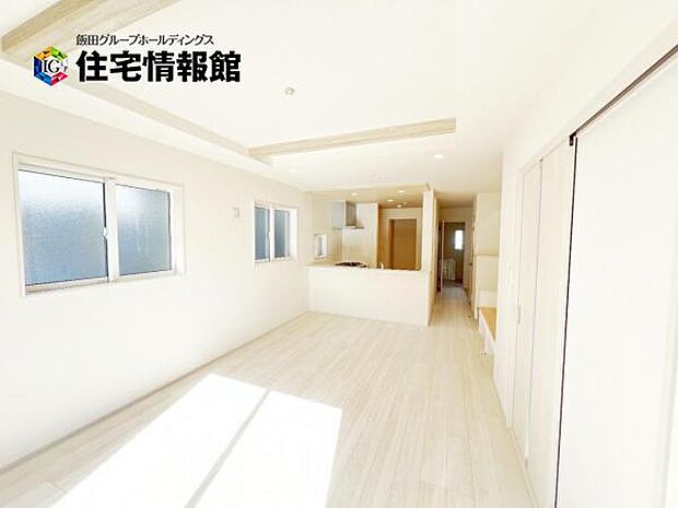 家族とゆったり時間を過ごせるリビングダイニング。